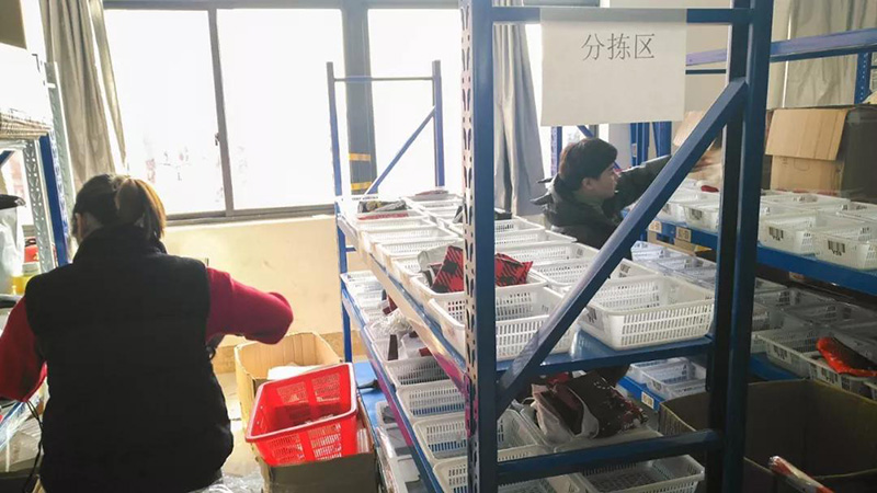向老外出口圣誕用品，浙江義烏商人年銷數千萬